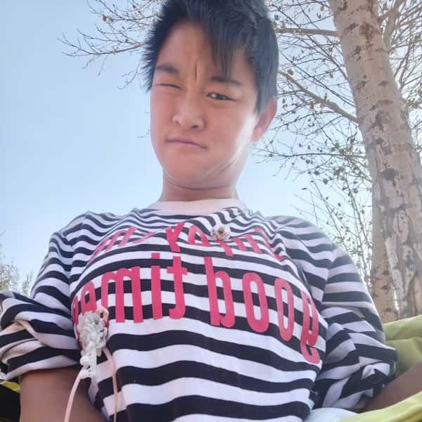 内蒙古24岁单身美女真诚找对象-茂名征婚相亲网